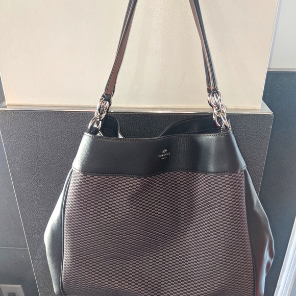 Coach Handbags - NWOT Coach Lexy bag.
